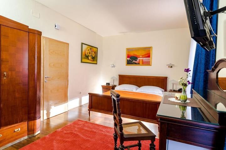 Room 36 of 41