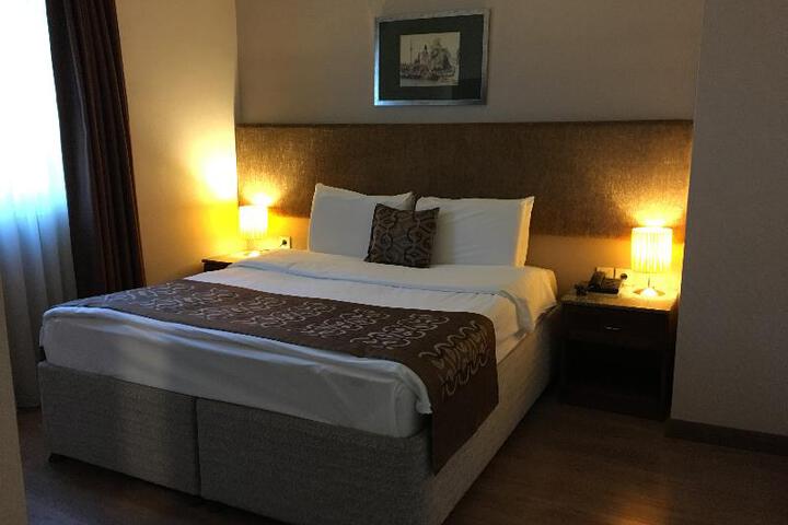 Room 3 of 6
