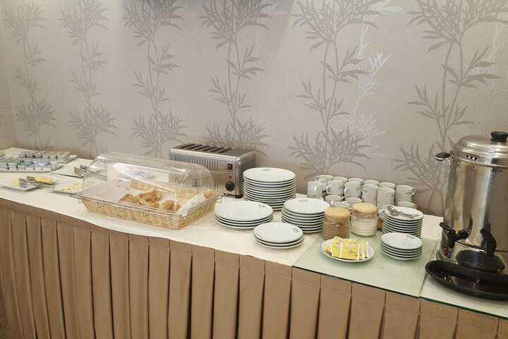 Dining 44 of 72