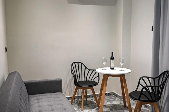 Room 6 of 33