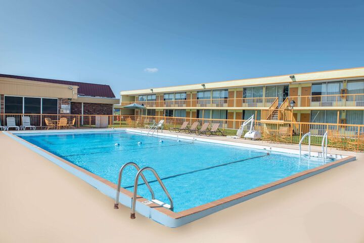 Pool Hotel