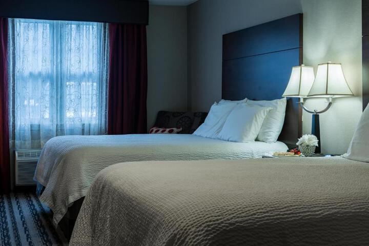 2 Double Beds (1 of 5)