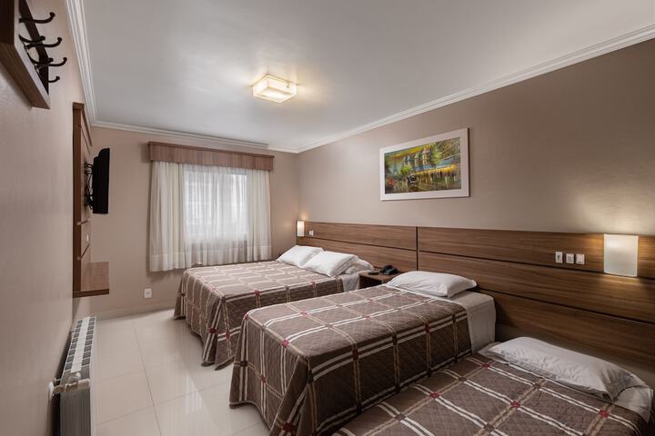 Room 18 of 122
