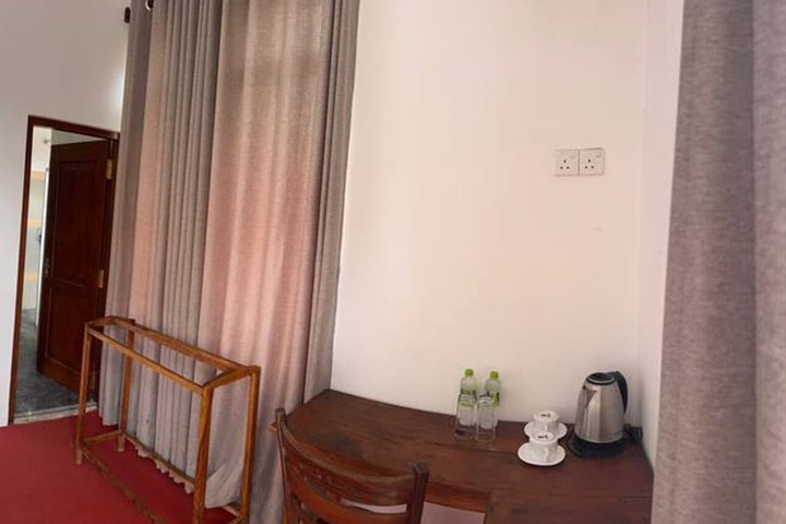 Room 8 of 34
