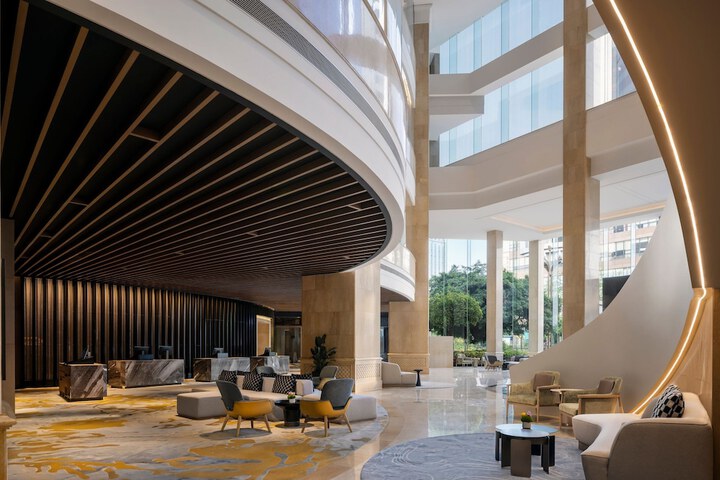 Entrance & Lobby