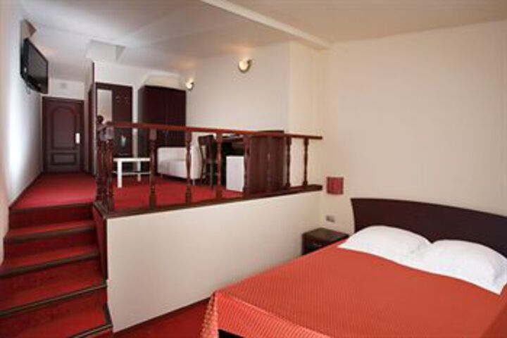 Room 4 of 20