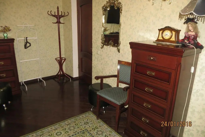 Room 10 of 13