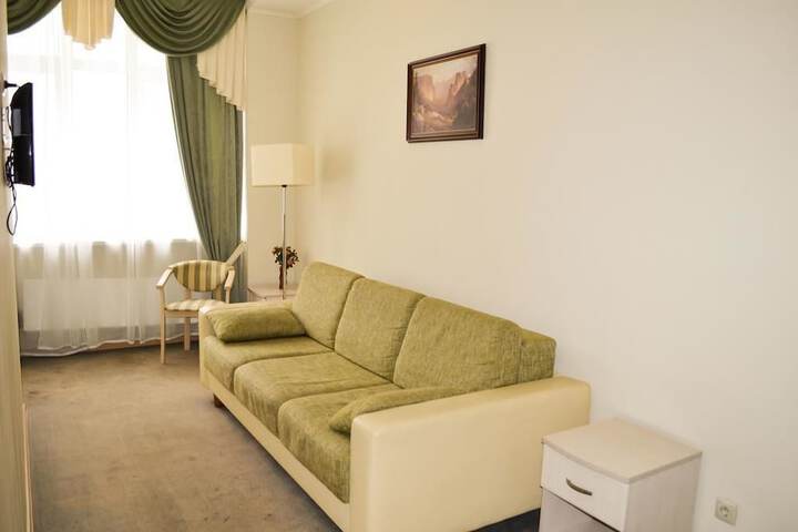 Room 11 of 34