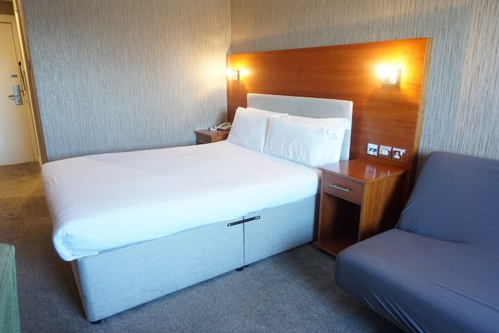Room 16 of 27