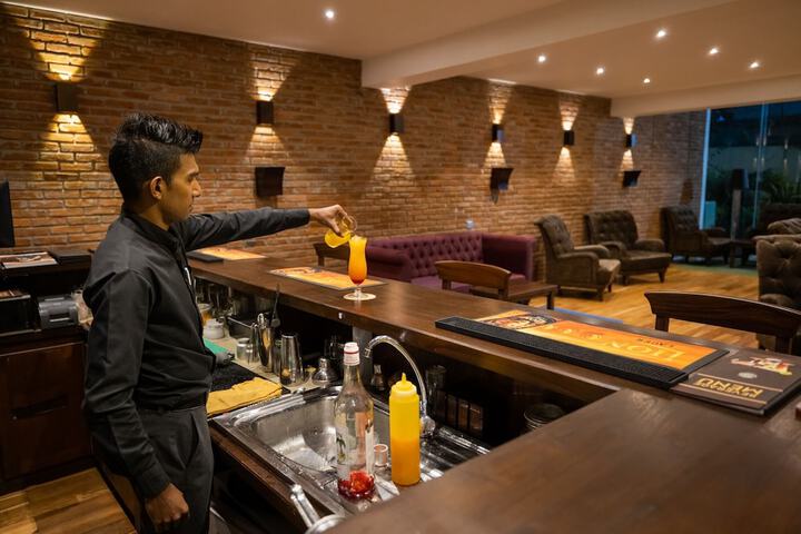 Lounge 52 of 72