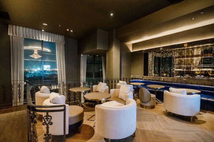 Lounge 92 of 112