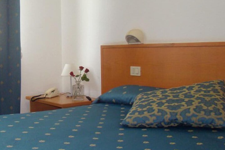 Room 5 of 16