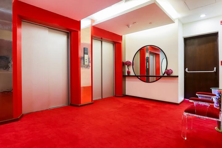 Ballroom/Hall 58 of 80