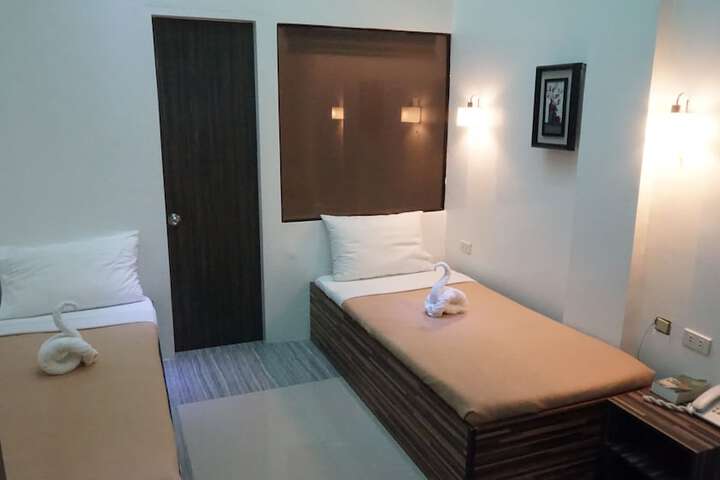 Room 6 of 52