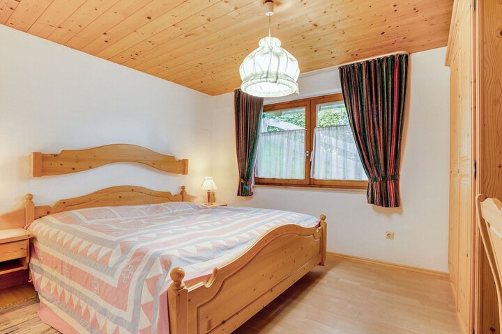Room 3 of 28