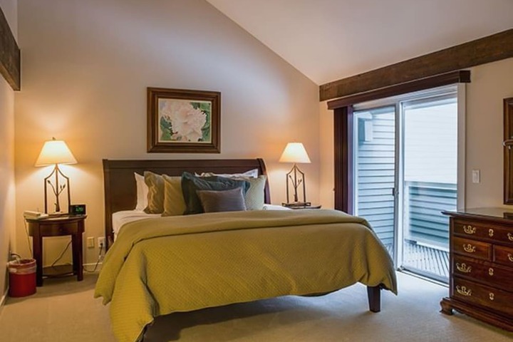 Deluxe King Bed (108 of 119)