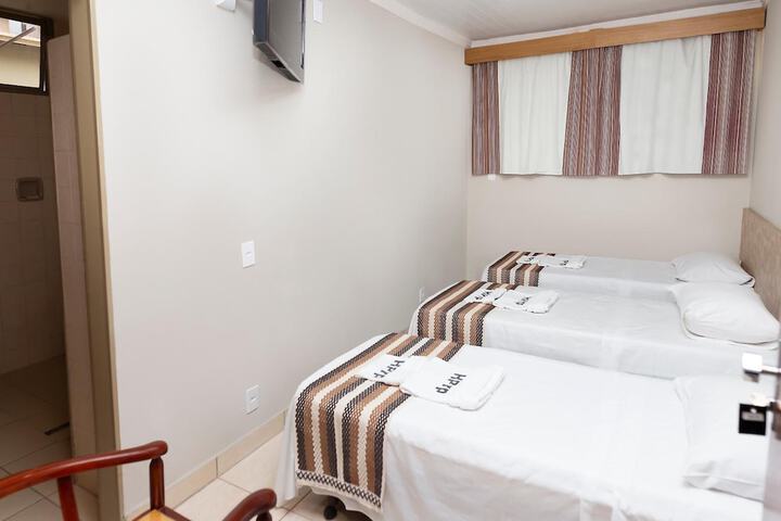Room 17 of 28
