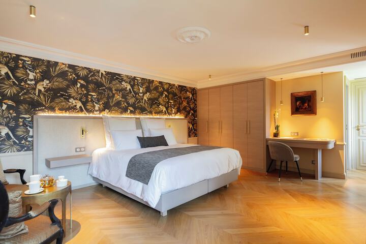 Room 3 of 37