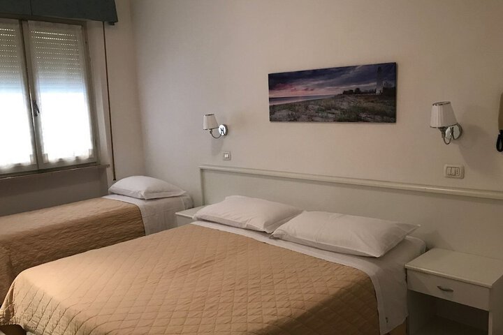 Room 8 of 18
