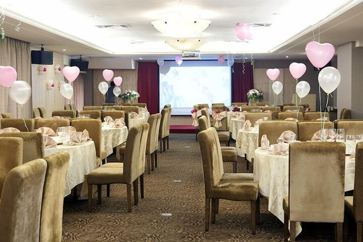 Ballroom/Hall 34 of 45