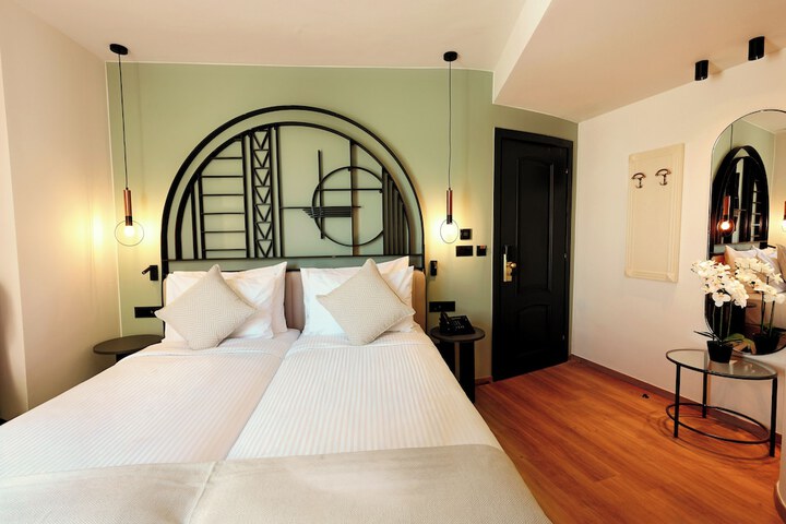 Room 12 of 88