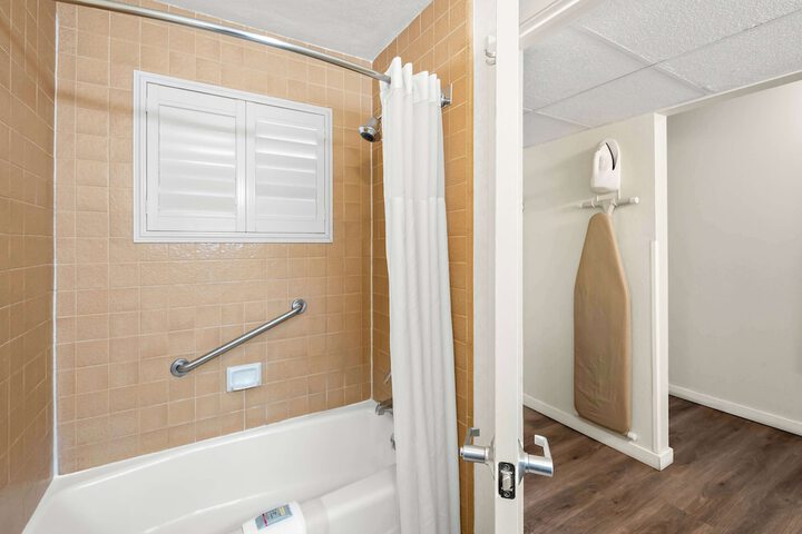 Accessible 2 Double Accessible Communication Assistance Walk in Shower Full Breakfast (21 of 21)
