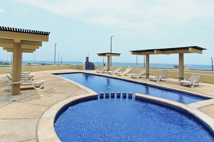 Hotel Pool