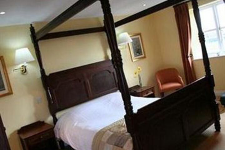 Room 3 of 8