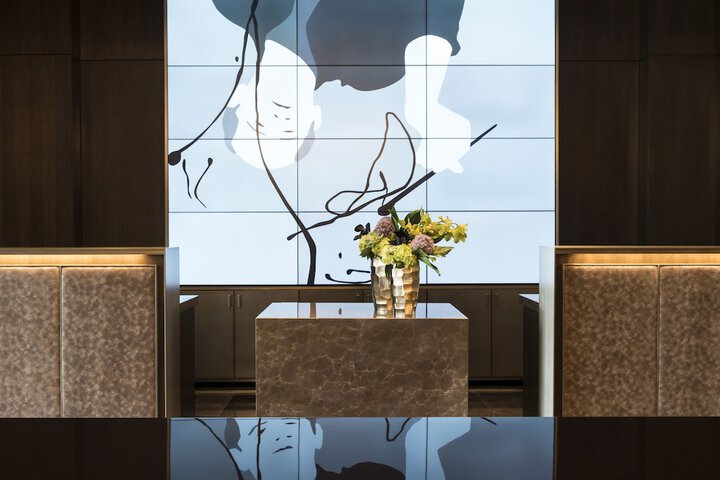 Lobby lounge