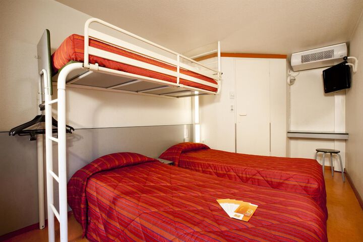 Room 4 of 24
