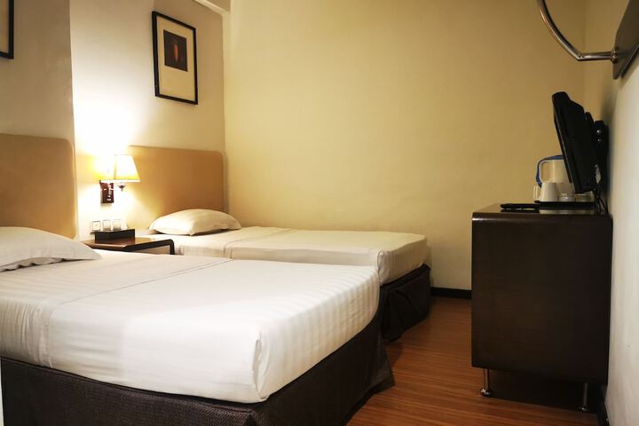 Room 15 of 28