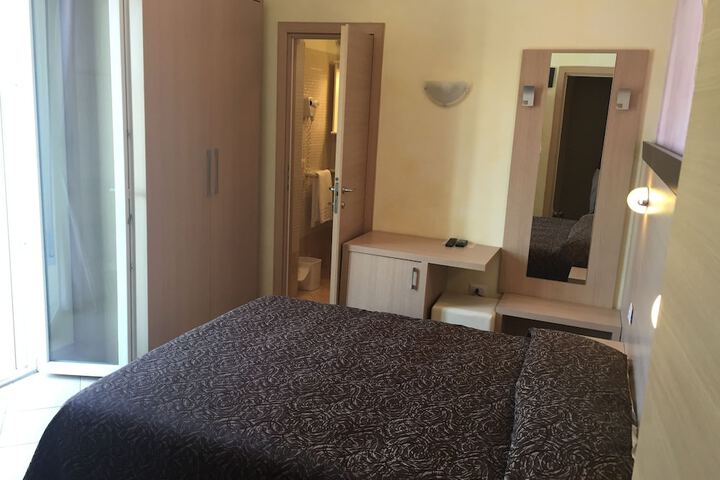 Room 14 of 34