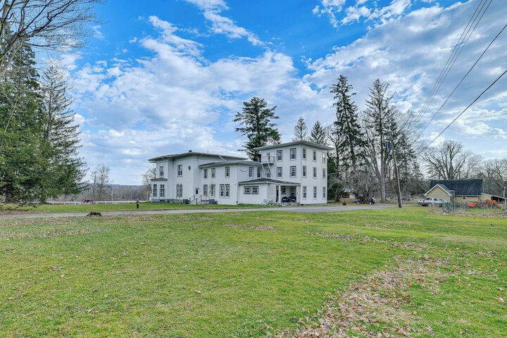 Quiet Owego Getaway Near Main Street & Riverwalk!