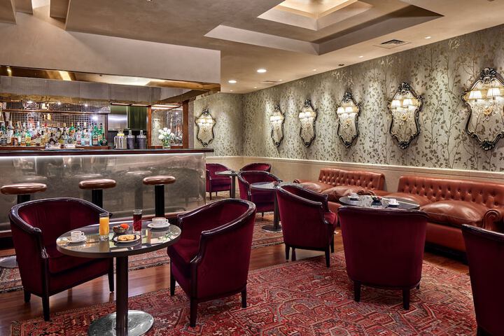 Lounge 52 of 62