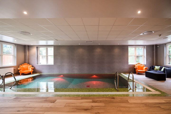 Pool 37 of 67