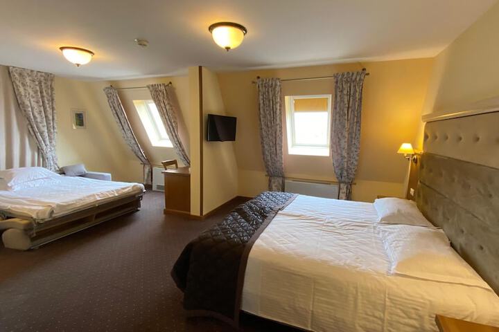 Room 32 of 74