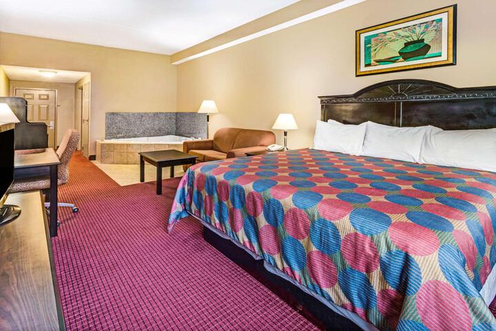 1 King Bed (5 of 7)