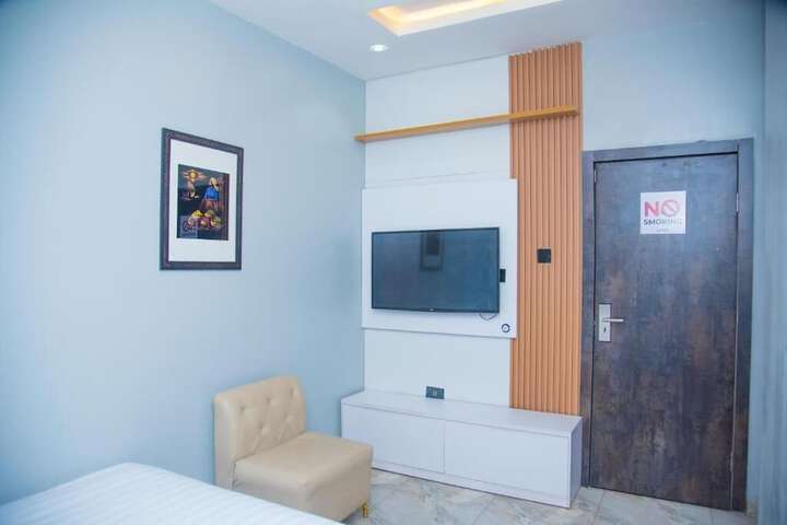Room 8 of 40