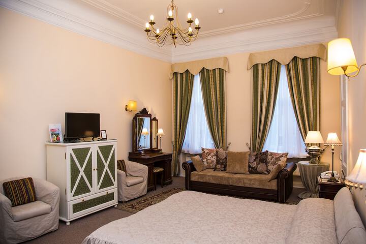 Room 4 of 62