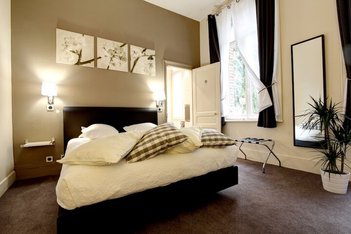 Room 4 of 30