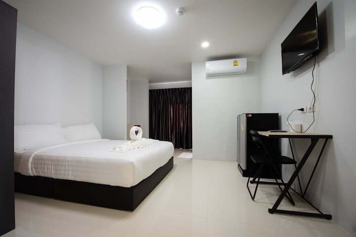 Room 5 of 18