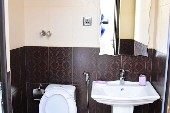 Room 6 of 15