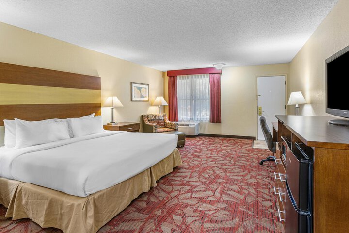 Room 8 of 40