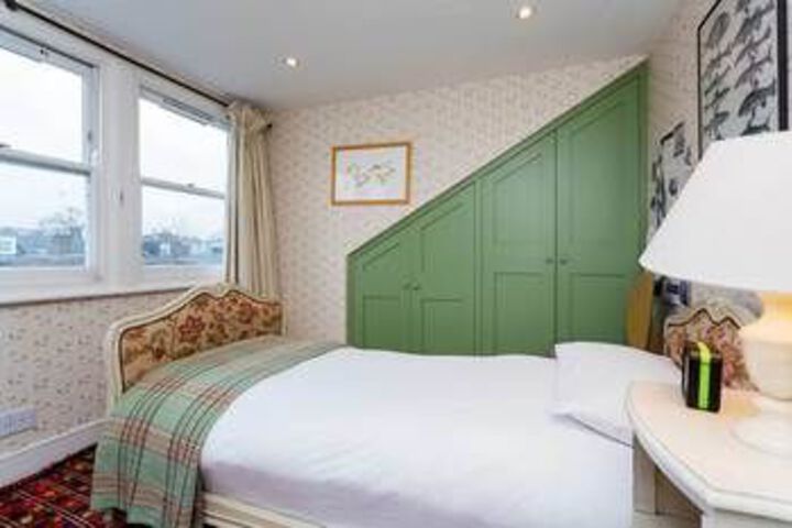 Room 7 of 16