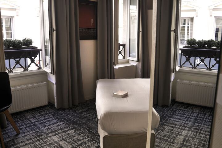Room 22 of 52