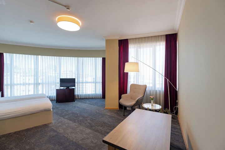 Room 45 of 107
