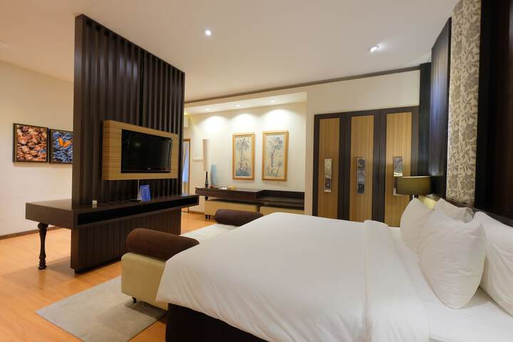 Room 10 of 18