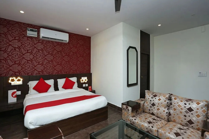 Room 6 of 13