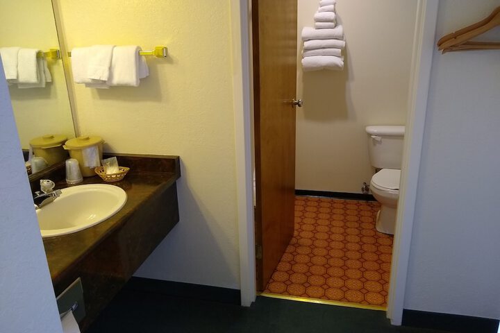 Room 23 of 34