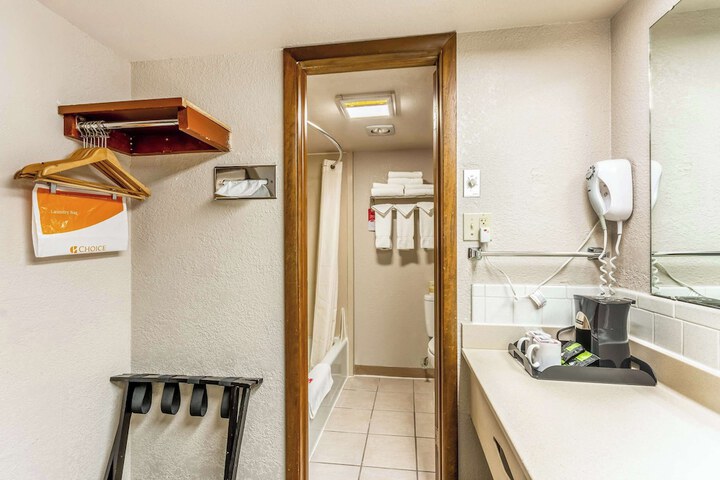 Room 13 of 26